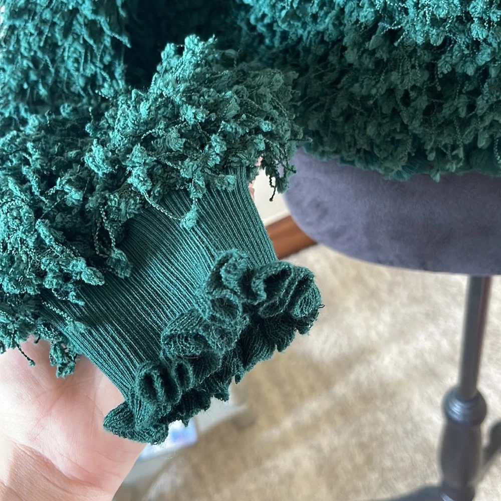 Green sweater - Picture 4 of 5